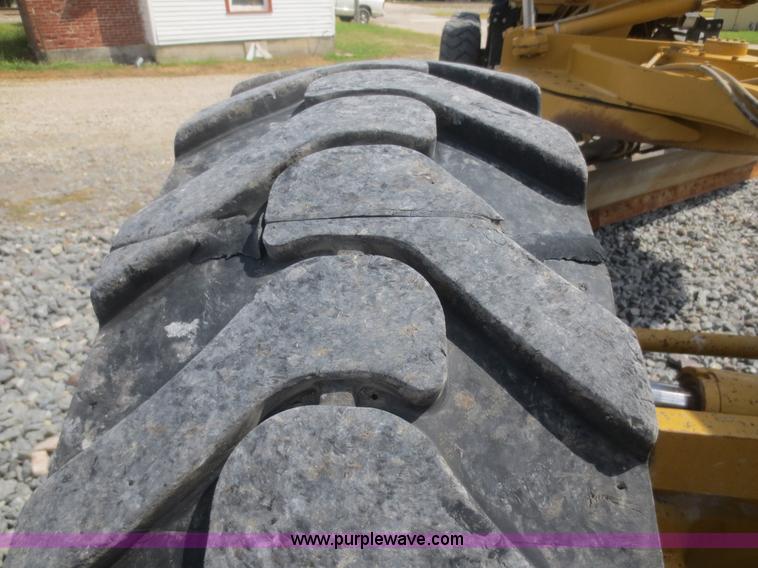 image for item D2142 2006 Caterpillar 140H VHP articulated motor grader