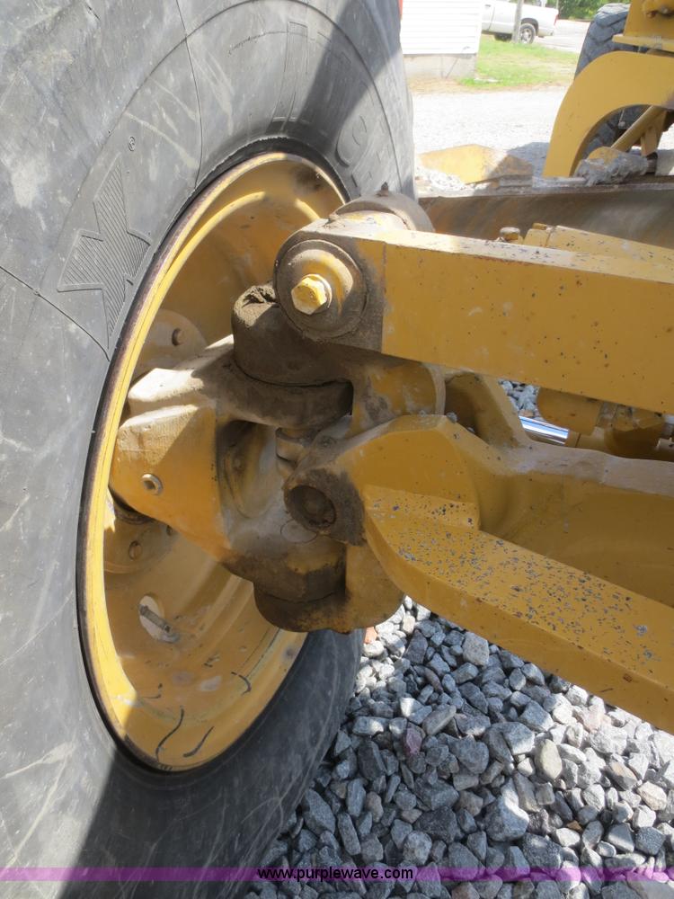 image for item D2142 2006 Caterpillar 140H VHP articulated motor grader