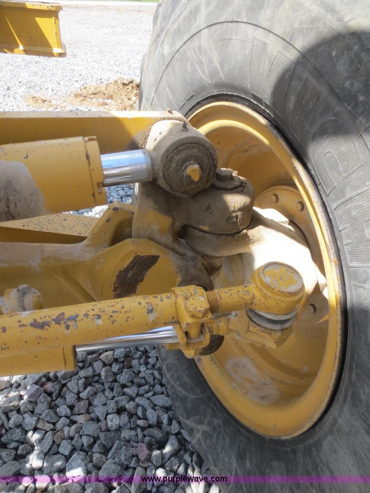 image for item D2142 2006 Caterpillar 140H VHP articulated motor grader