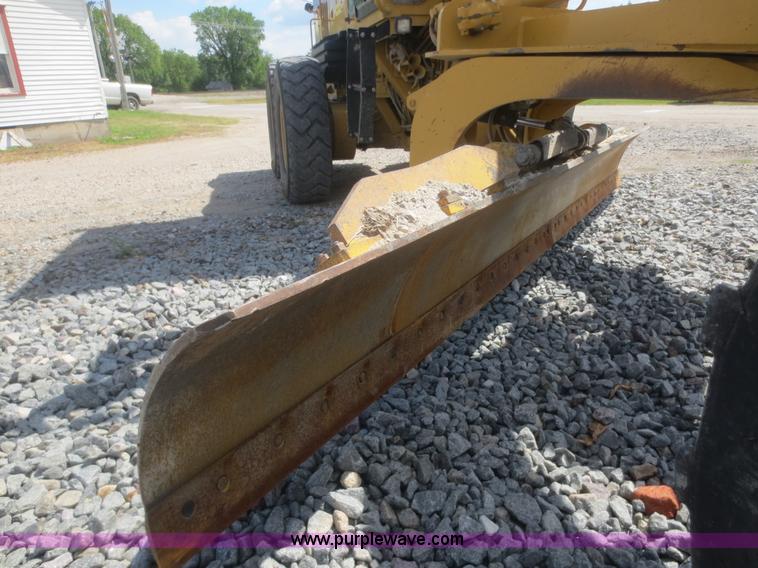 image for item D2142 2006 Caterpillar 140H VHP articulated motor grader