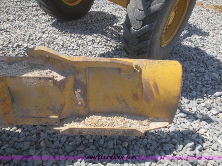 image for item D2142 2006 Caterpillar 140H VHP articulated motor grader