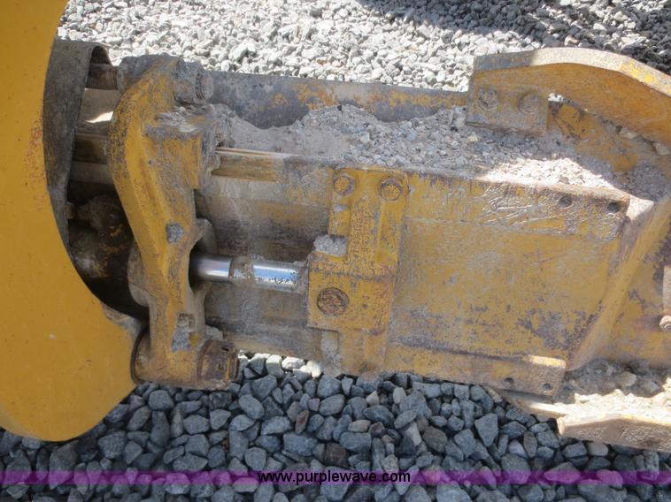 image for item D2142 2006 Caterpillar 140H VHP articulated motor grader