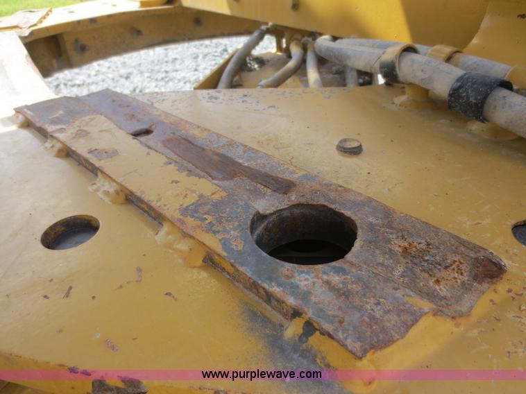 image for item D2142 2006 Caterpillar 140H VHP articulated motor grader