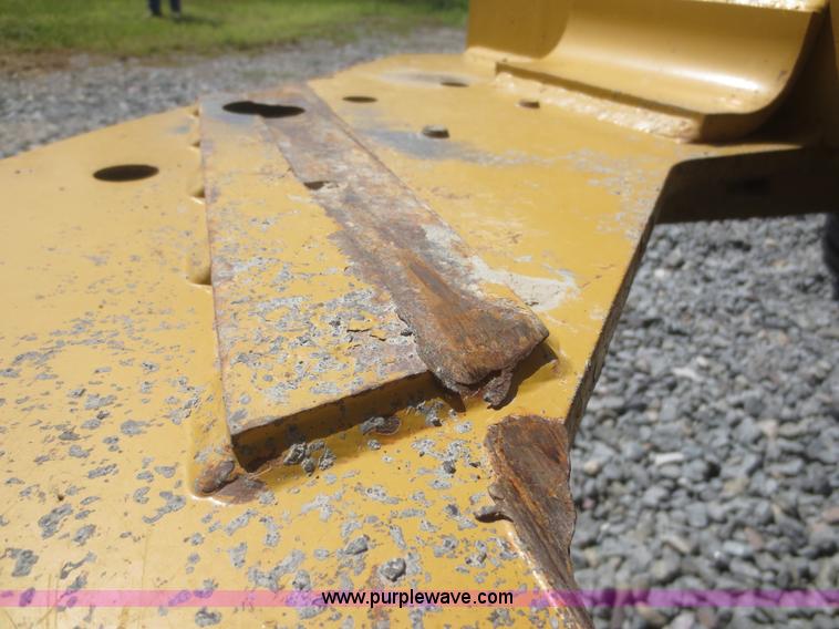 image for item D2142 2006 Caterpillar 140H VHP articulated motor grader