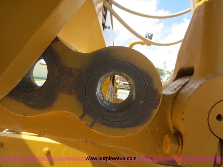 image for item D2142 2006 Caterpillar 140H VHP articulated motor grader