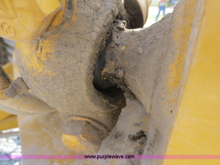 image for item D2142 2006 Caterpillar 140H VHP articulated motor grader