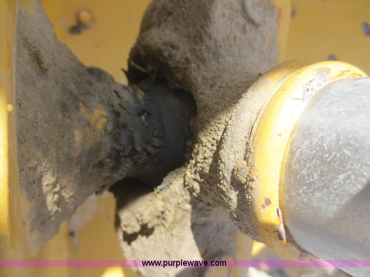 image for item D2142 2006 Caterpillar 140H VHP articulated motor grader