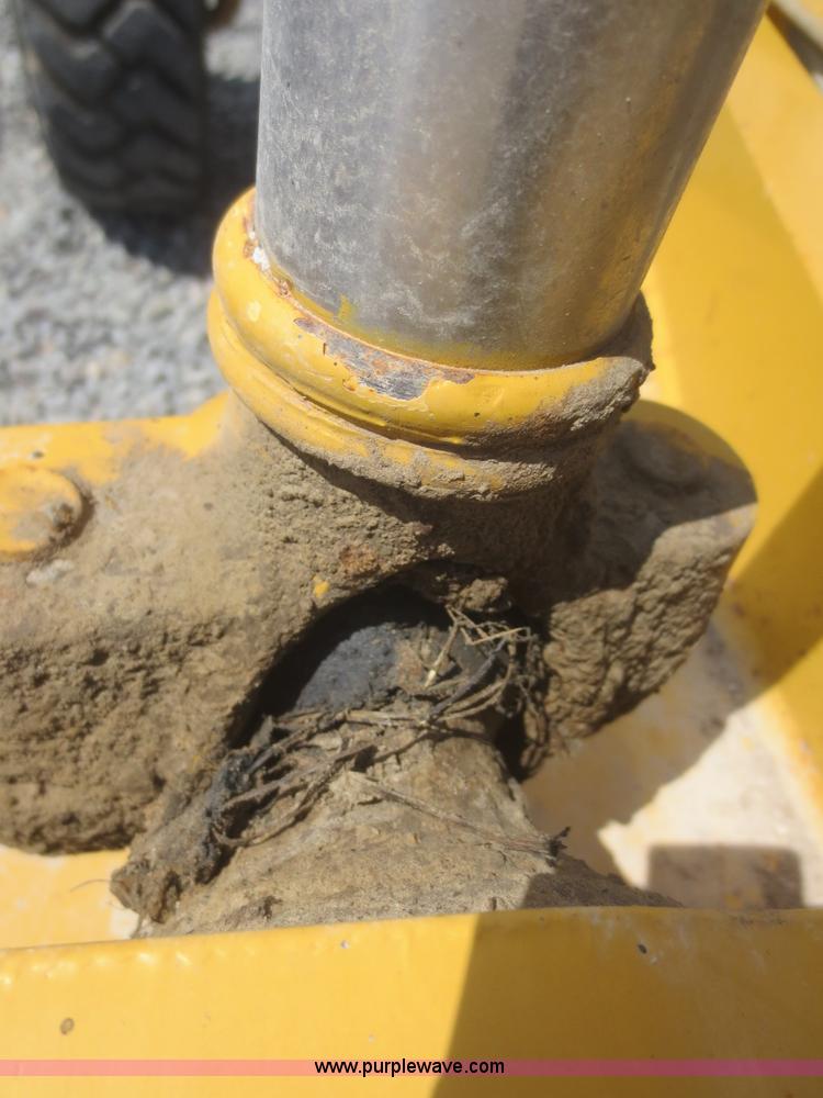 image for item D2142 2006 Caterpillar 140H VHP articulated motor grader