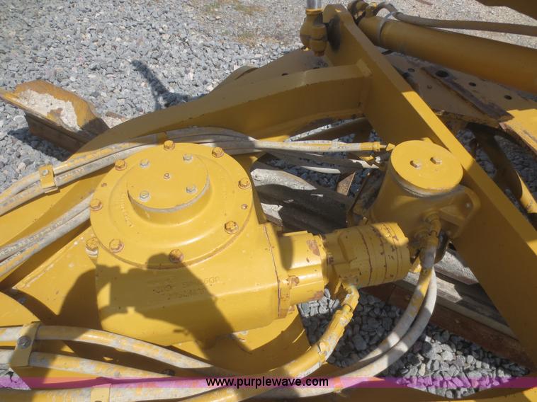 image for item D2142 2006 Caterpillar 140H VHP articulated motor grader