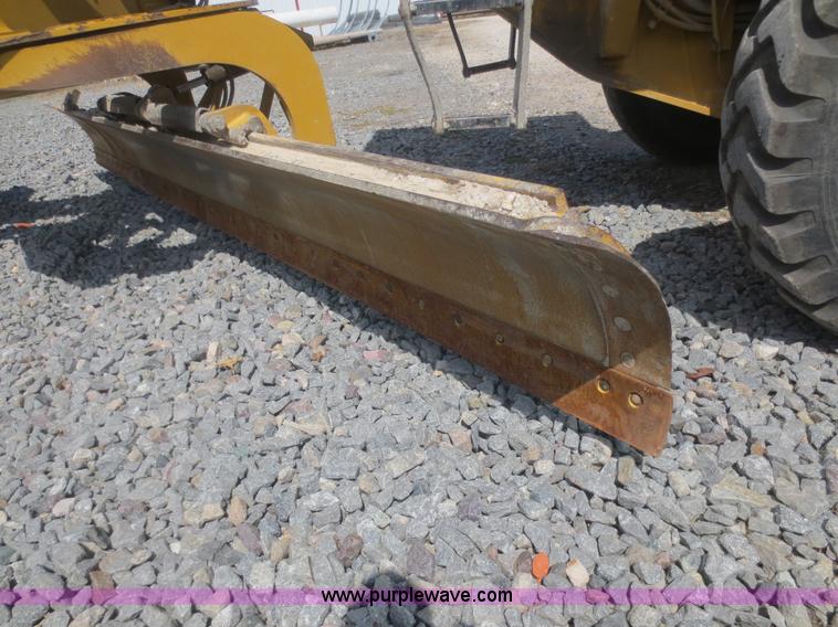 image for item D2142 2006 Caterpillar 140H VHP articulated motor grader