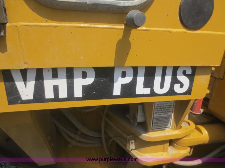 image for item D2142 2006 Caterpillar 140H VHP articulated motor grader