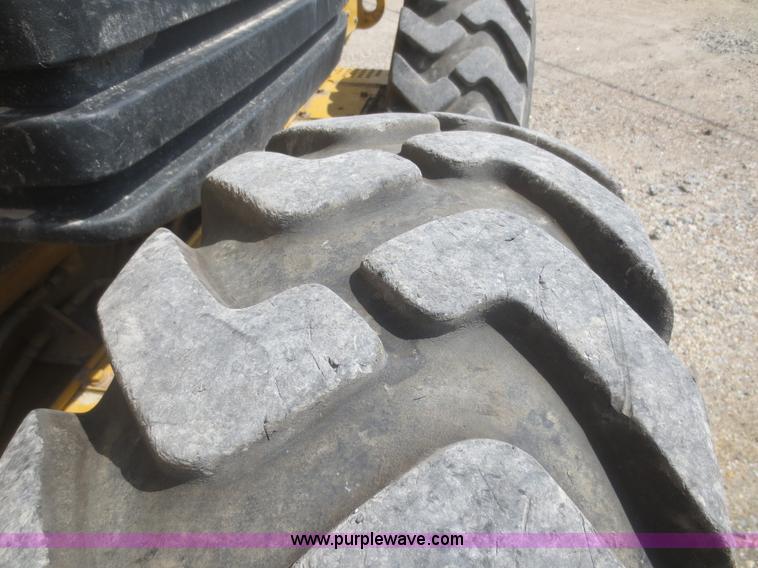 image for item D2142 2006 Caterpillar 140H VHP articulated motor grader