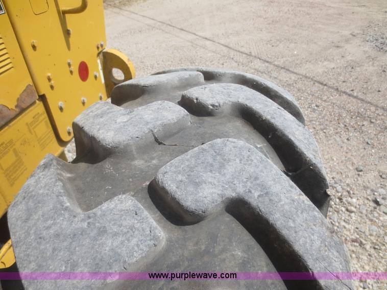 image for item D2142 2006 Caterpillar 140H VHP articulated motor grader