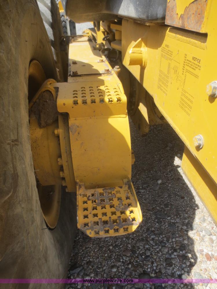 image for item D2142 2006 Caterpillar 140H VHP articulated motor grader