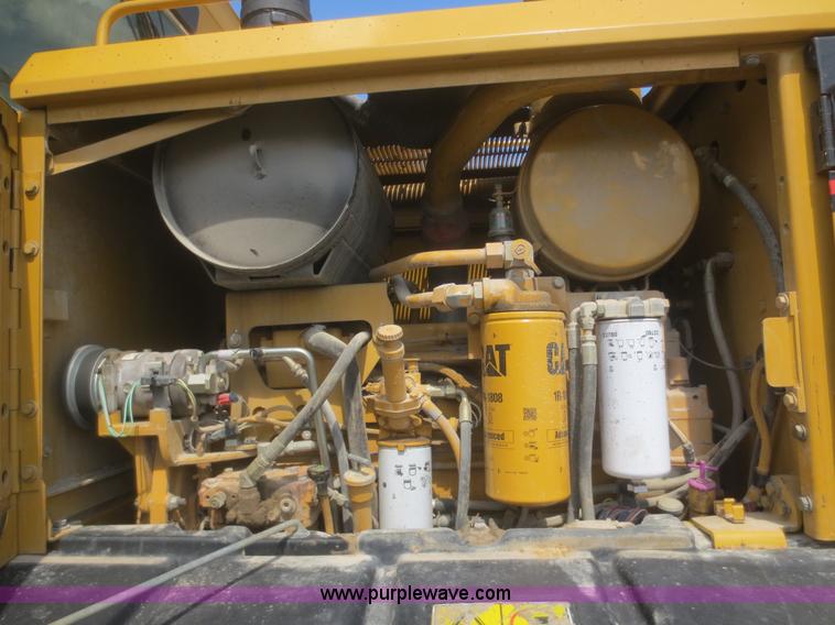 image for item D2142 2006 Caterpillar 140H VHP articulated motor grader