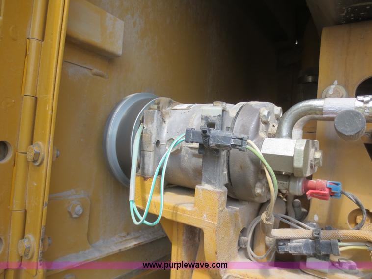 image for item D2142 2006 Caterpillar 140H VHP articulated motor grader