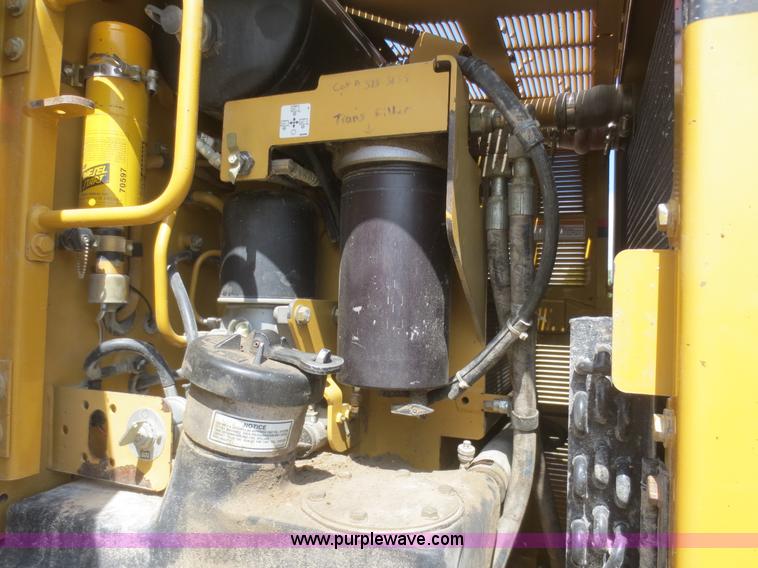 image for item D2142 2006 Caterpillar 140H VHP articulated motor grader