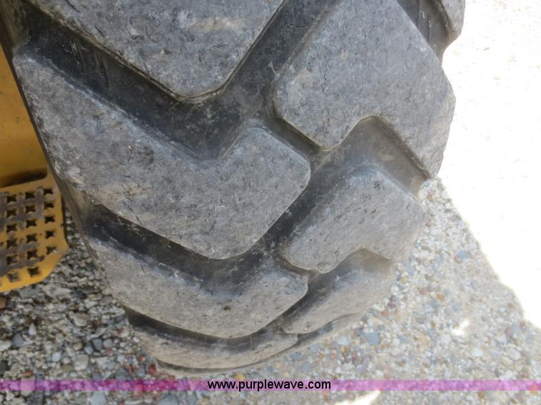 image for item D2142 2006 Caterpillar 140H VHP articulated motor grader