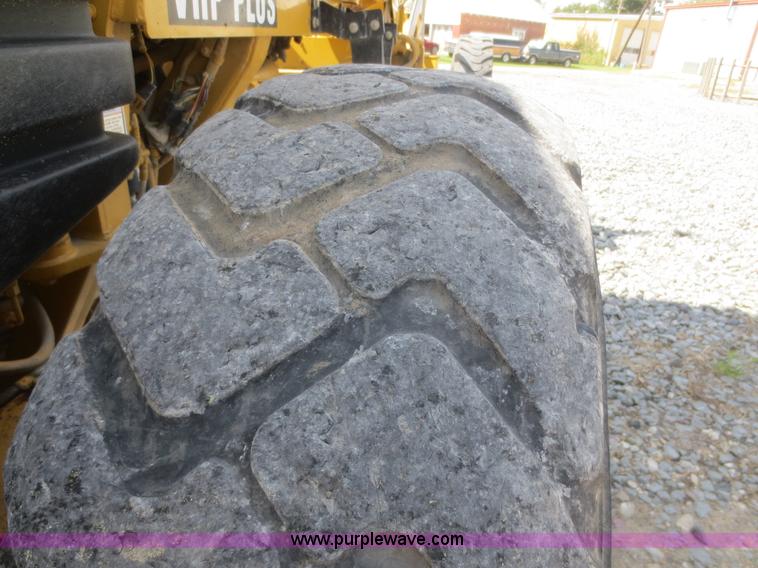 image for item D2142 2006 Caterpillar 140H VHP articulated motor grader