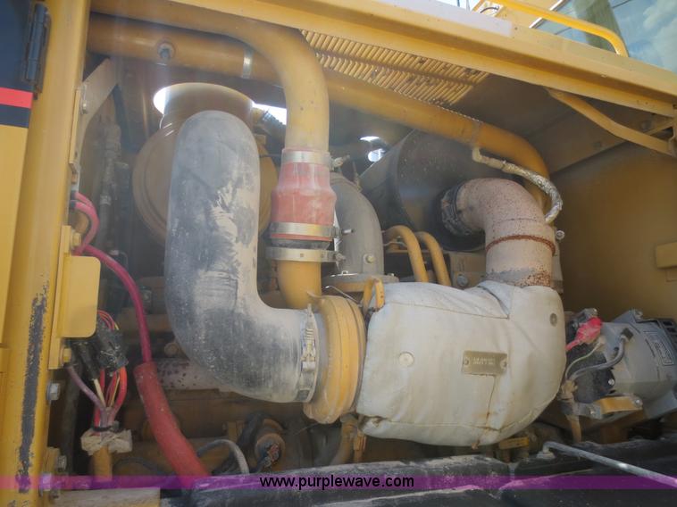 image for item D2142 2006 Caterpillar 140H VHP articulated motor grader