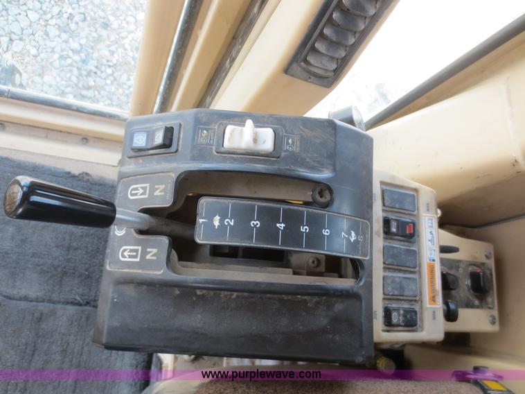 image for item D2142 2006 Caterpillar 140H VHP articulated motor grader