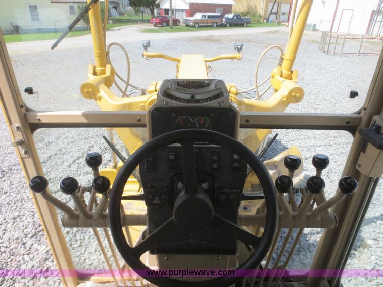 image for item D2142 2006 Caterpillar 140H VHP articulated motor grader