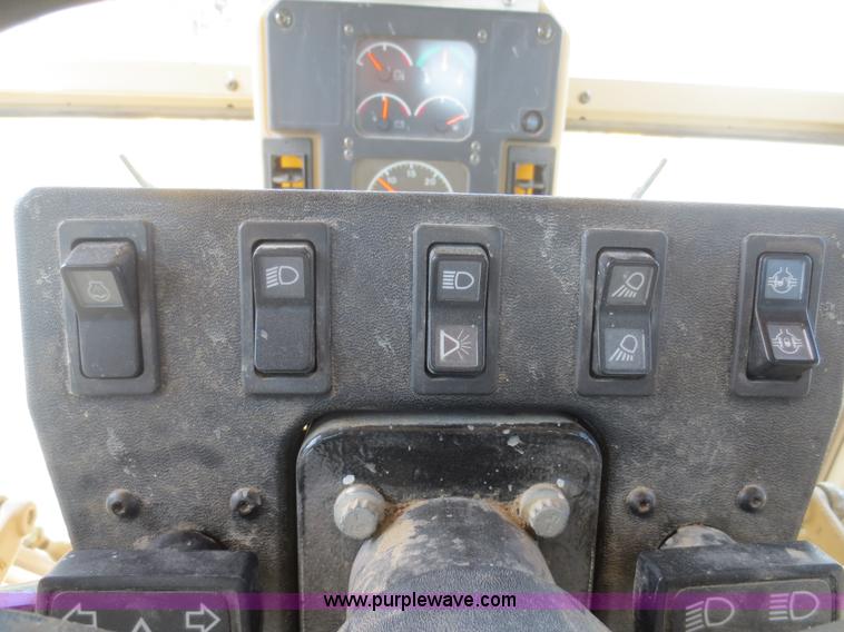 image for item D2142 2006 Caterpillar 140H VHP articulated motor grader