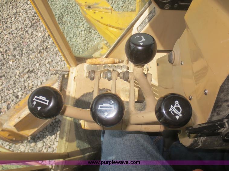 image for item D2142 2006 Caterpillar 140H VHP articulated motor grader