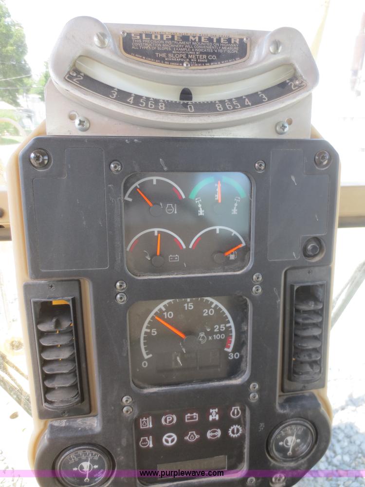 image for item D2142 2006 Caterpillar 140H VHP articulated motor grader