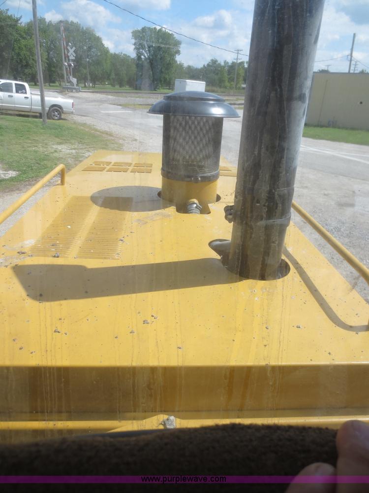 image for item D2142 2006 Caterpillar 140H VHP articulated motor grader