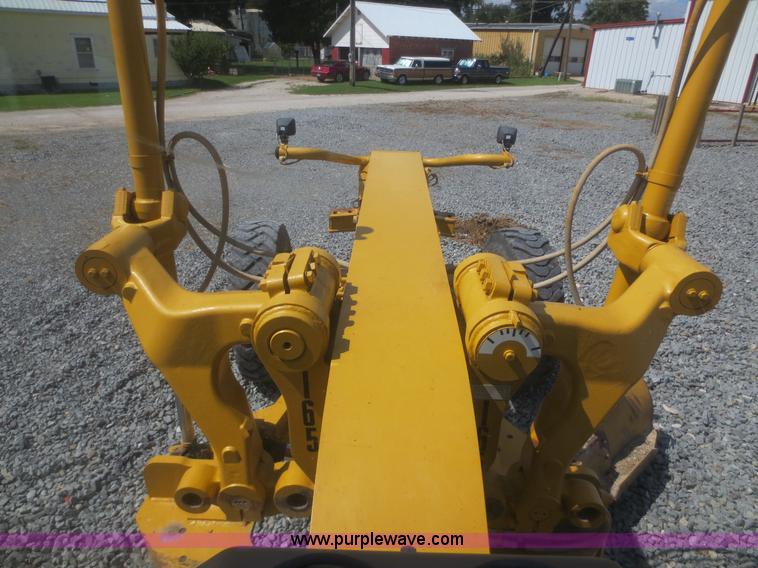 image for item D2142 2006 Caterpillar 140H VHP articulated motor grader