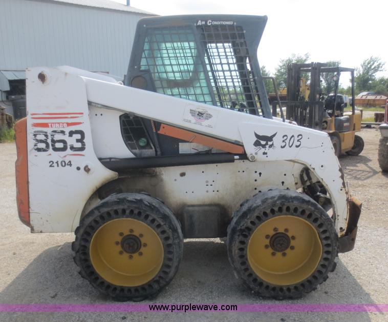 image for item D2158 2002 Bobcat 863 G Series skid steer