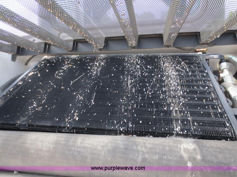 image for item D2158 2002 Bobcat 863 G Series skid steer