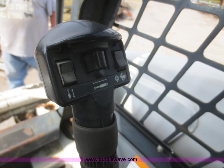 image for item D2158 2002 Bobcat 863 G Series skid steer