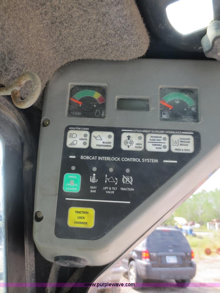 image for item D2158 2002 Bobcat 863 G Series skid steer