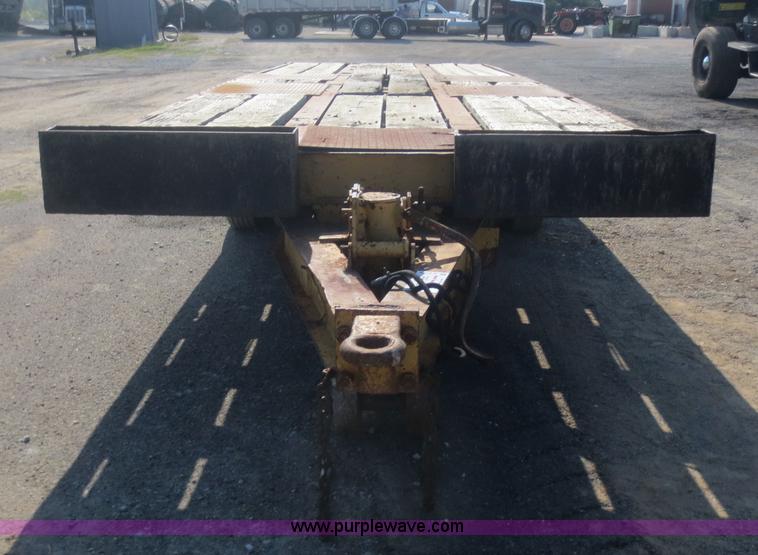 image for item D2159 1975 Hyster HP20TPS equipment trailer
