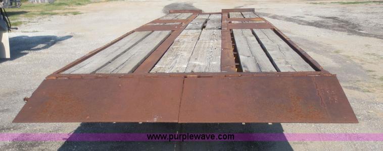 image for item D2159 1975 Hyster HP20TPS equipment trailer