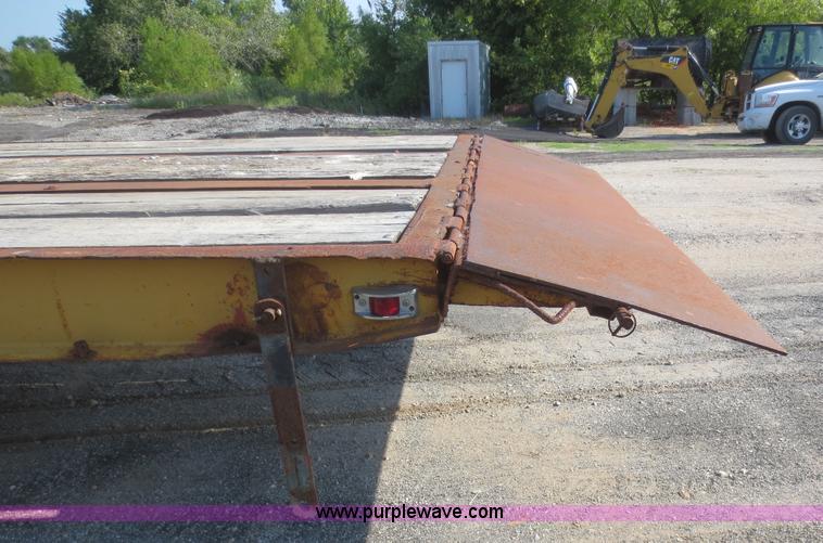 image for item D2159 1975 Hyster HP20TPS equipment trailer