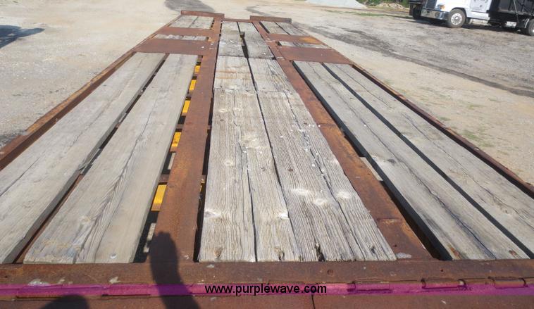 image for item D2159 1975 Hyster HP20TPS equipment trailer