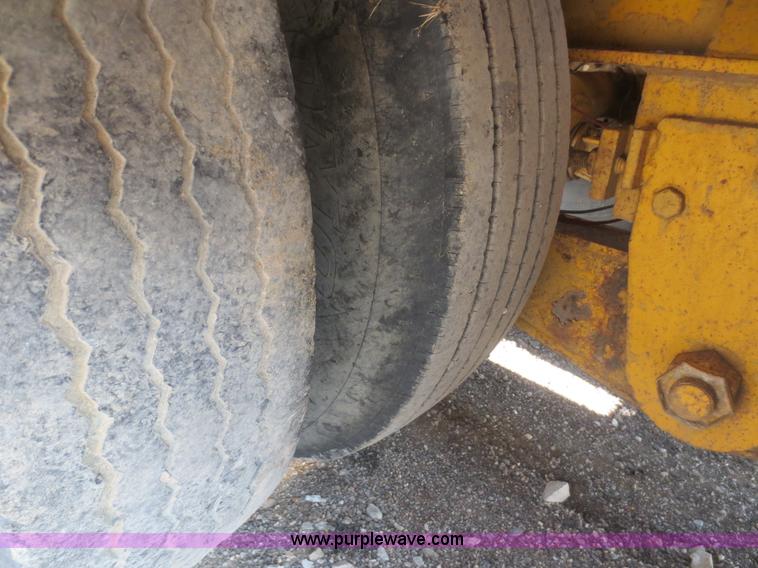 image for item D2159 1975 Hyster HP20TPS equipment trailer