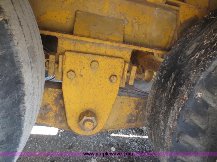 image for item D2159 1975 Hyster HP20TPS equipment trailer