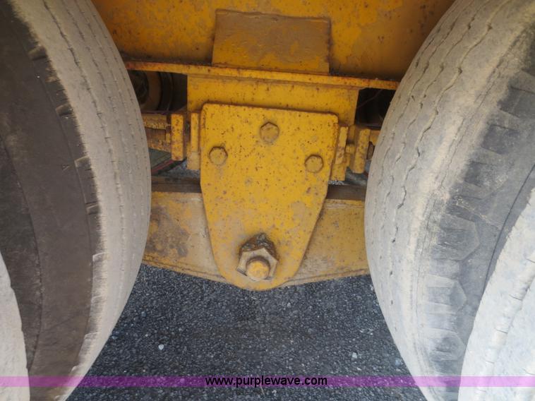 image for item D2159 1975 Hyster HP20TPS equipment trailer