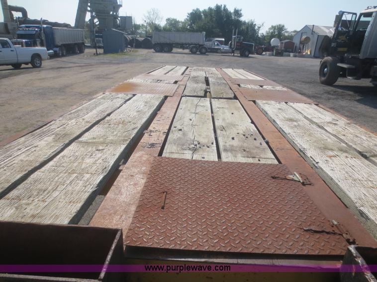 image for item D2159 1975 Hyster HP20TPS equipment trailer