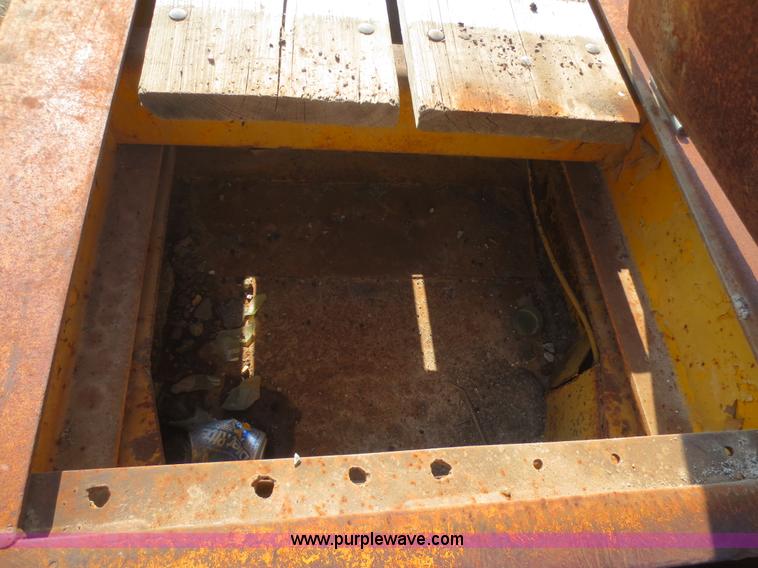 image for item D2159 1975 Hyster HP20TPS equipment trailer