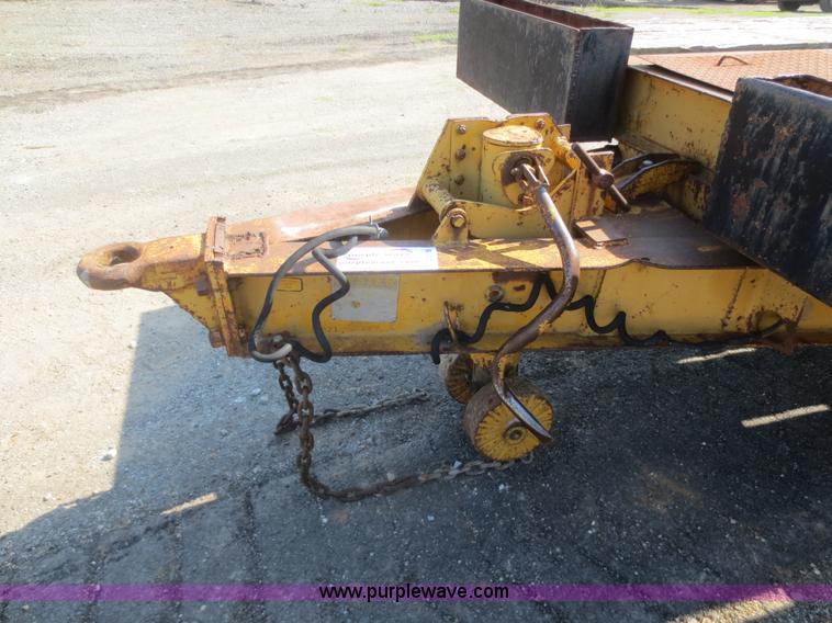 image for item D2159 1975 Hyster HP20TPS equipment trailer