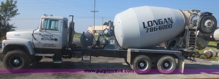 image for item D2160 1997 Ford LT9000 mixer truck