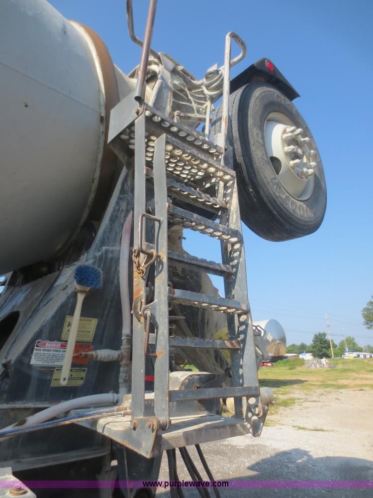 image for item D2160 1997 Ford LT9000 mixer truck