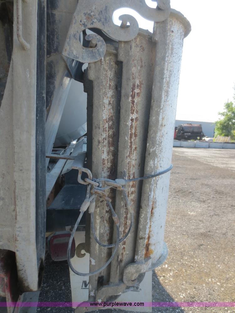 image for item D2160 1997 Ford LT9000 mixer truck