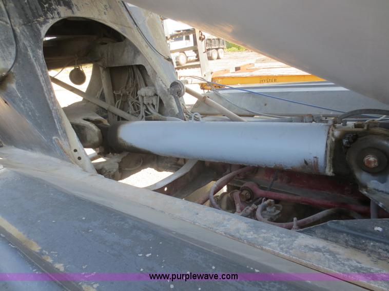 image for item D2160 1997 Ford LT9000 mixer truck