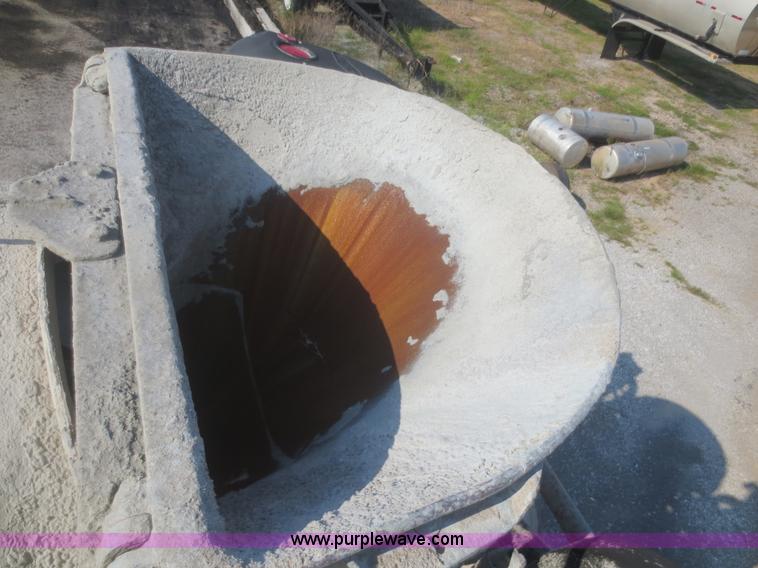 image for item D2160 1997 Ford LT9000 mixer truck